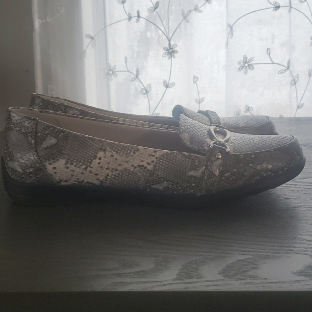 Kim Rogers flats